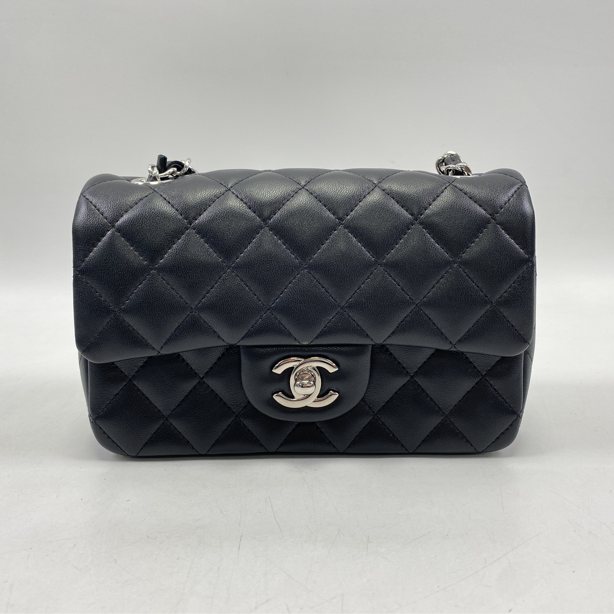 シャネル ミニマトラッセ Sチェーン Sフラップ 黒 ラムスキン SV金具 Aランク