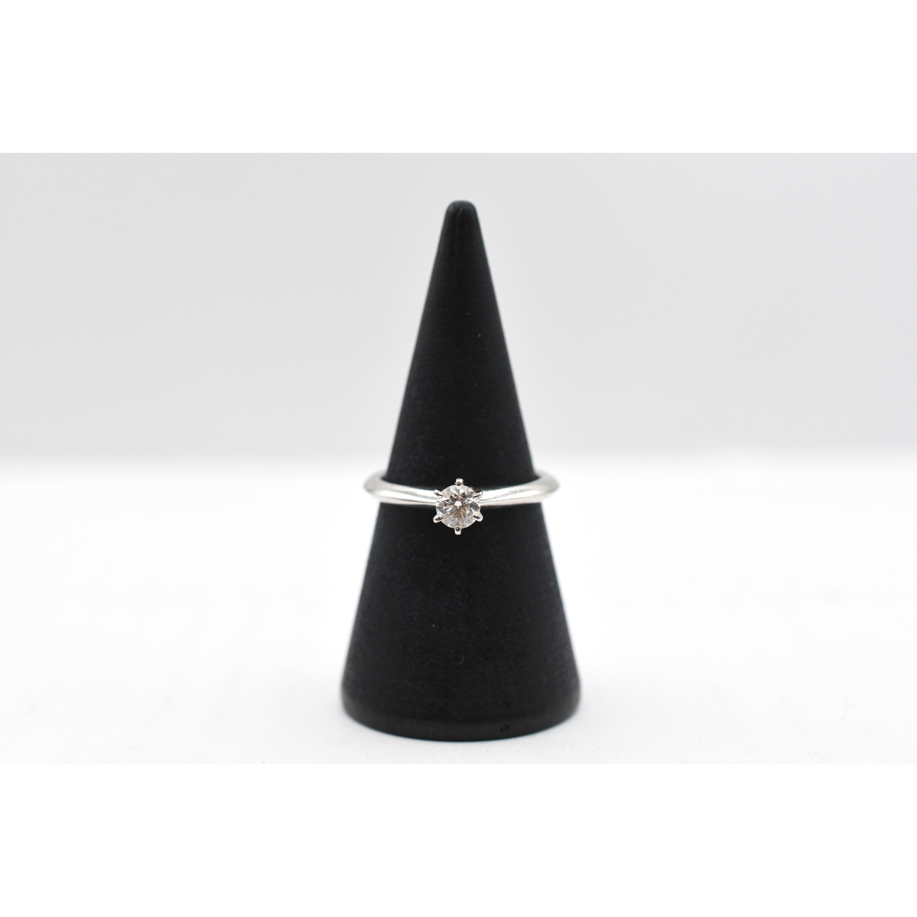 ティファニー ソリティアリング Pt950 D0.25CT Bランク