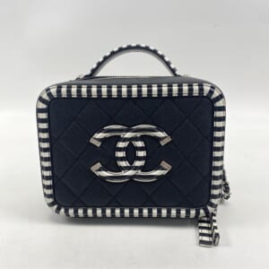 シャネル CCフィグリー スモールバニティ W16 チェーンショルダーバッグ キャビアスキン SV金具 黒×白 買取実績【買取日：2026年2月1日】