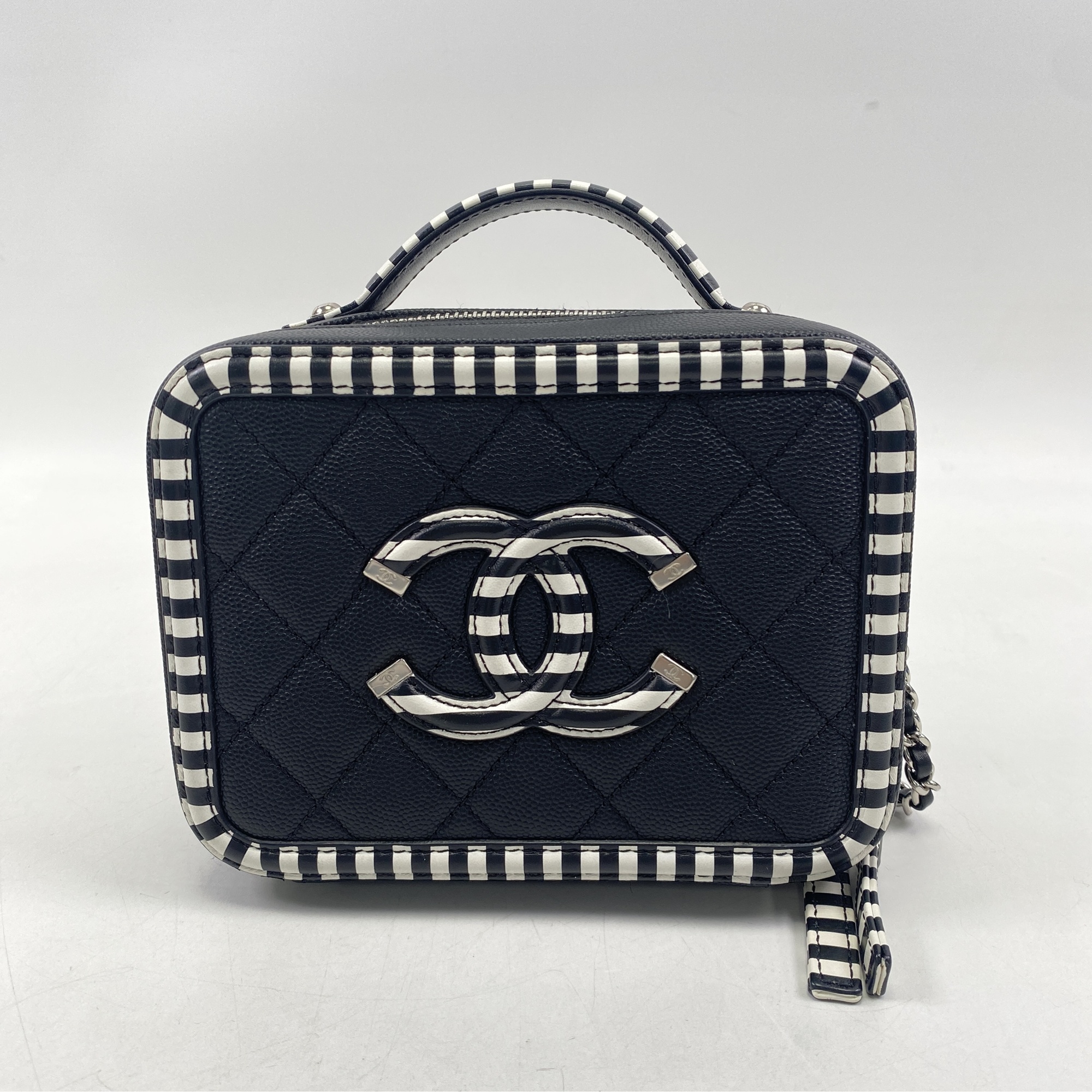 シャネル CCフィグリー スモールバニティ W16 チェーンショルダーバッグ キャビアスキン SV金具 黒×白 Aランク