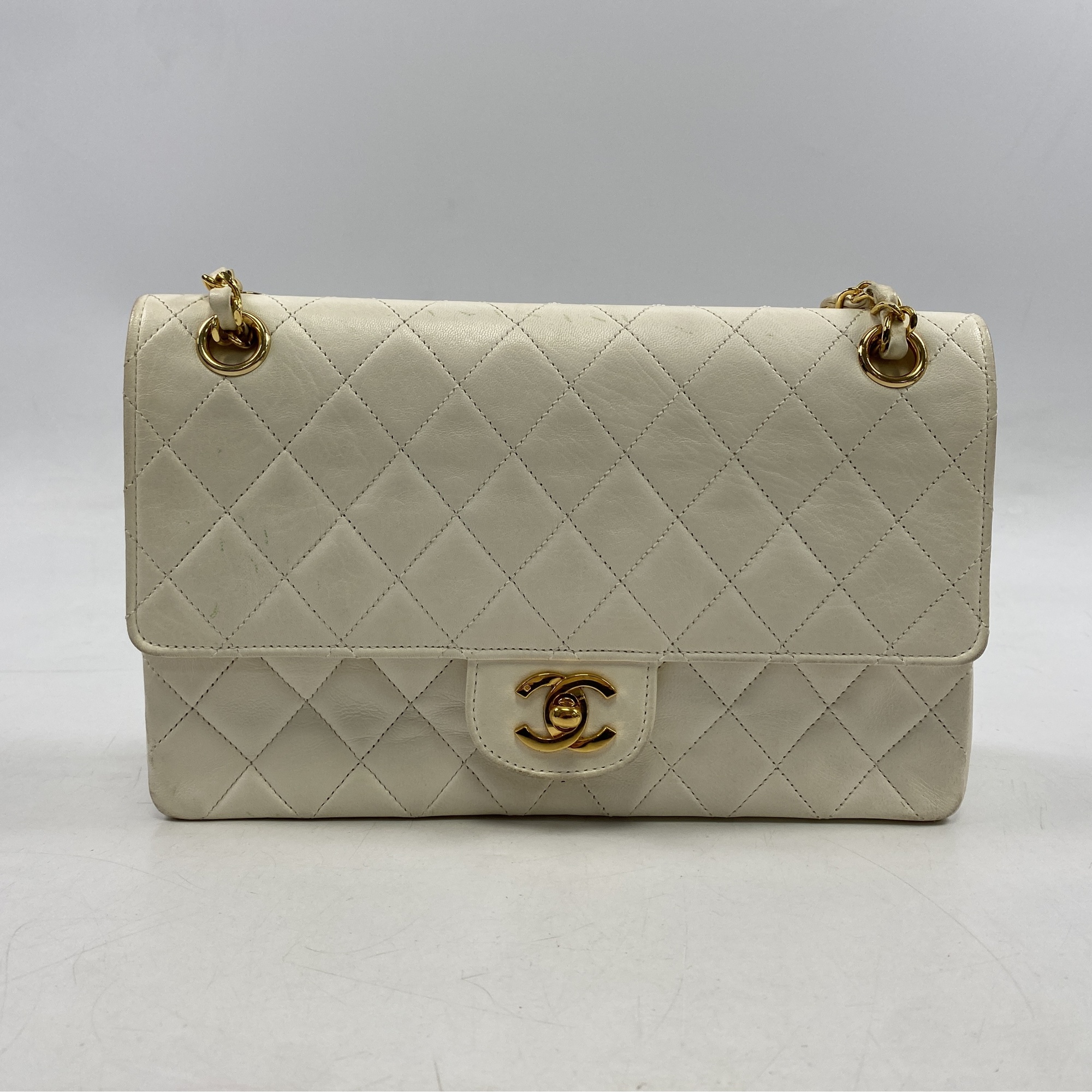 シャネル マトラッセ25 Wフラップ Wチェーンショルダーバッグ 白 ラムスキン GD金具 シール無し Bランク