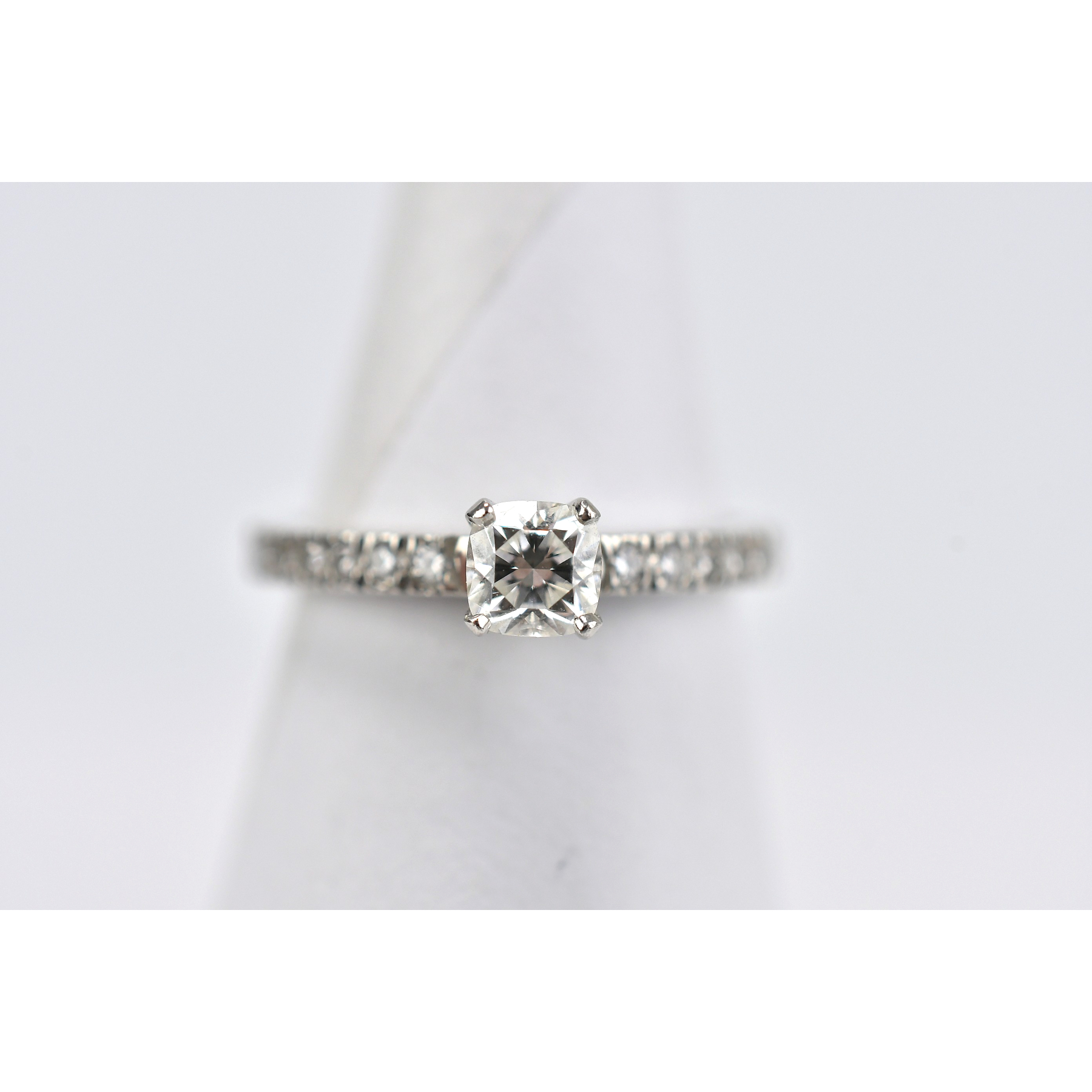 ティファニー ノヴォ ハーフエタニティ リング Pt950 0.33ct ＃9 Bランク