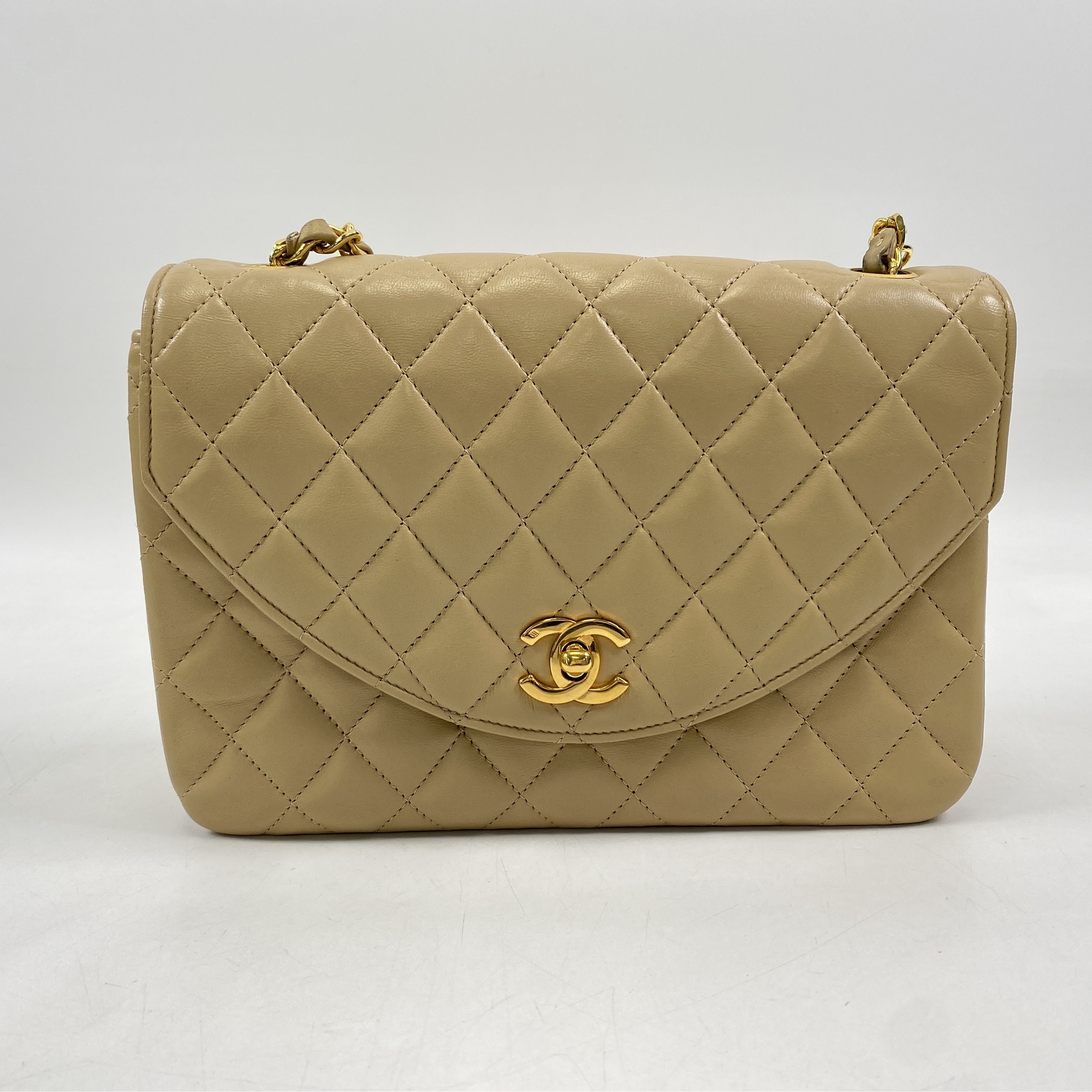 シャネル マトラッセ23 チェーンショルダーバッグ ベージュ ラムスキン GD金具 Bランク