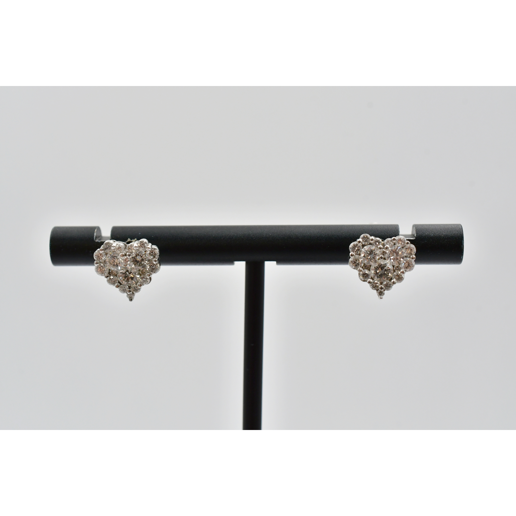 メレダイヤハートピアス K18WG 0.5ct Bランク
