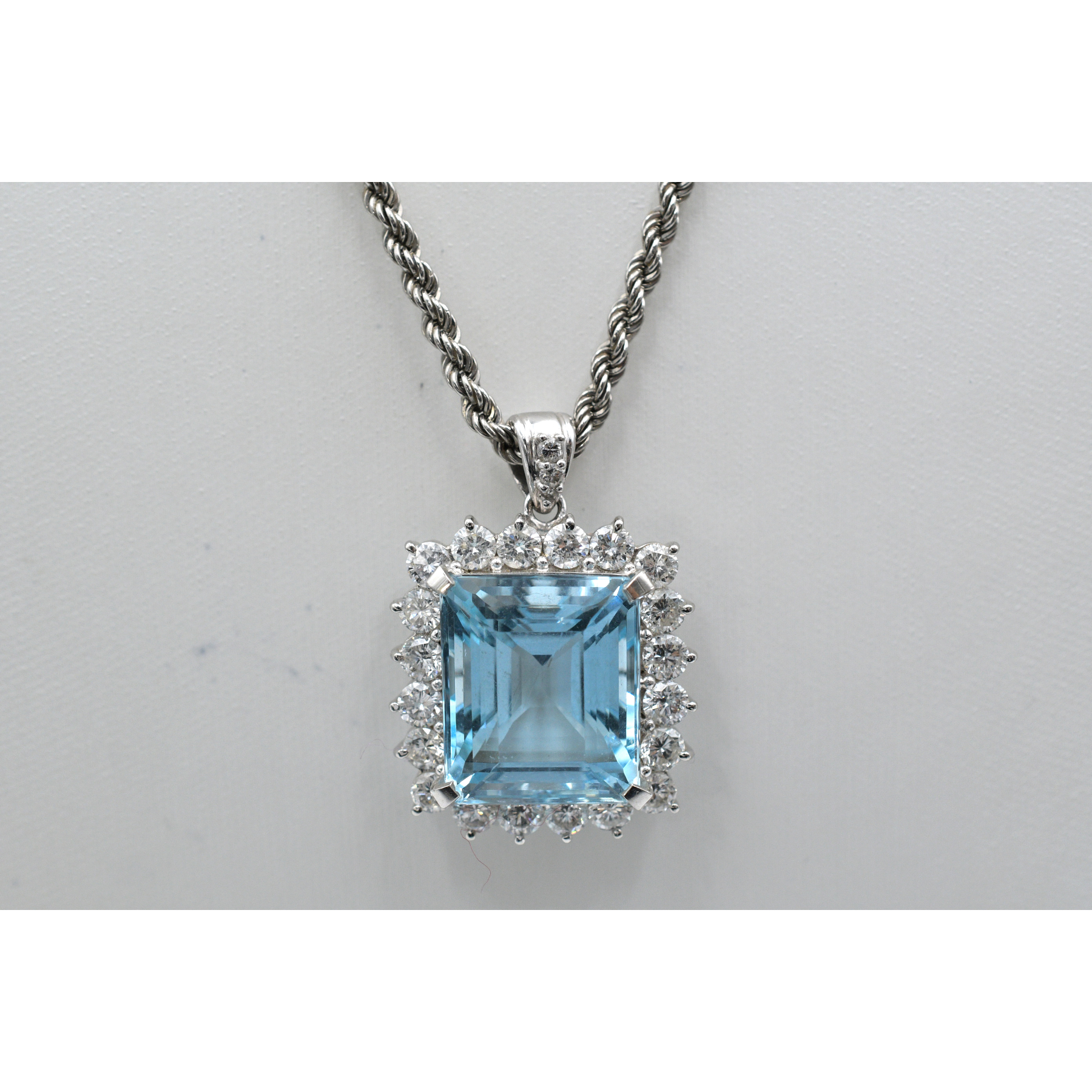 アクアマリンネックレス Pt850 20.31ct D3.80ct Bランク