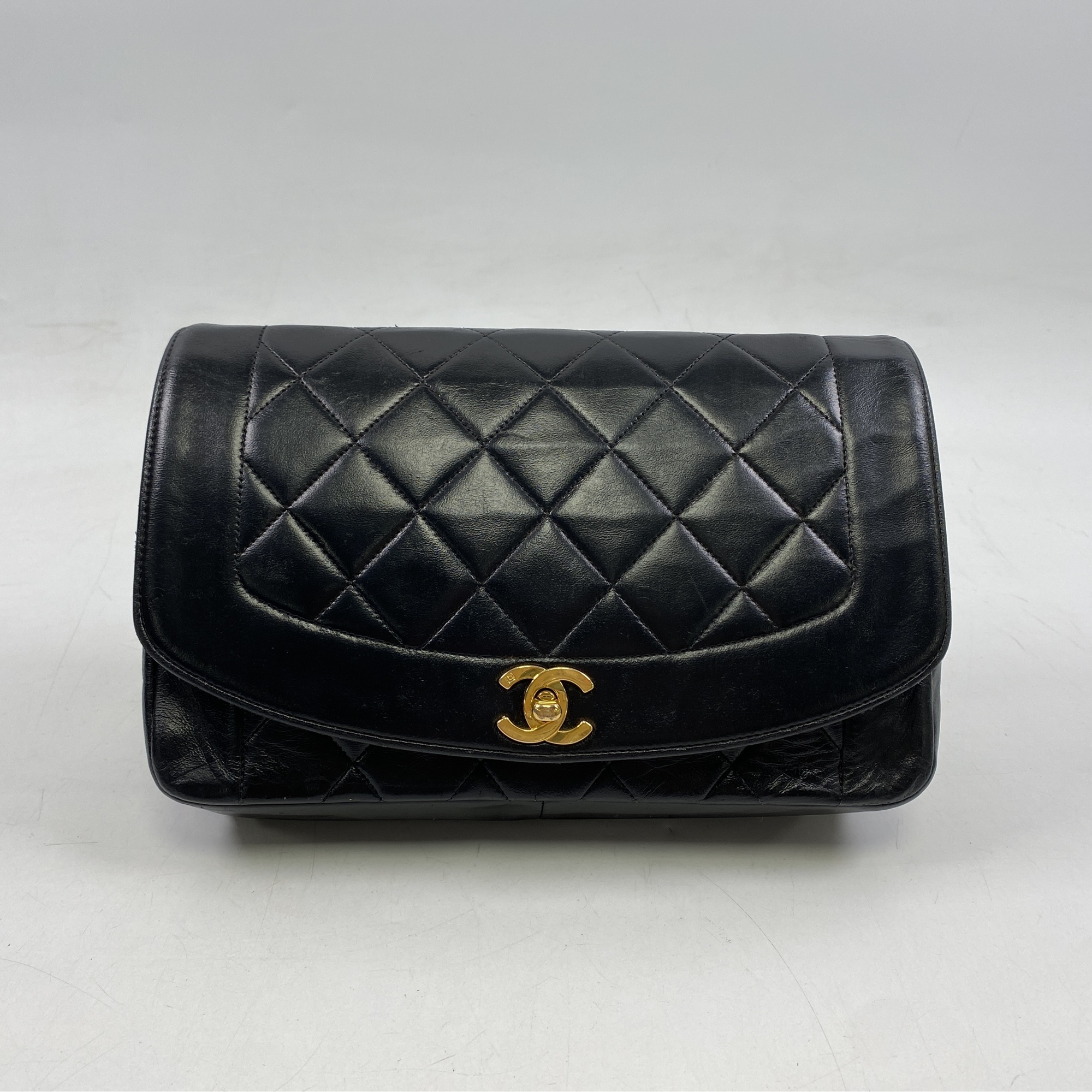 希少 CHANEL マトラッセ ダイアナ22 フラップチェーンショルダーバッグ 希少 CHANEL マトラッセ ダイアナ22 フラップチェーンショルダーバッグ