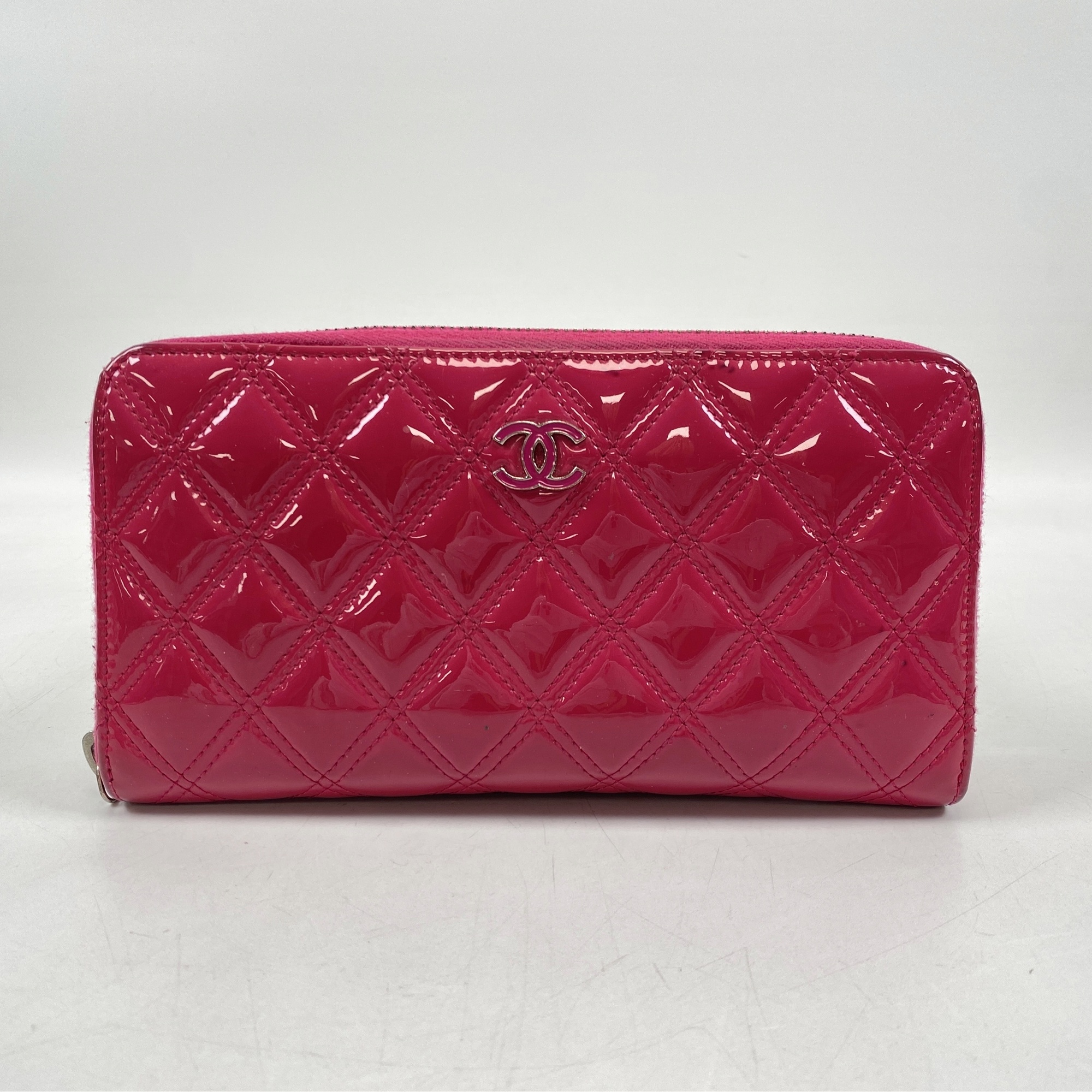 シャネル ココマーク マトラッセ 長財布 ピンク エナメル レザー A82126 Bランク