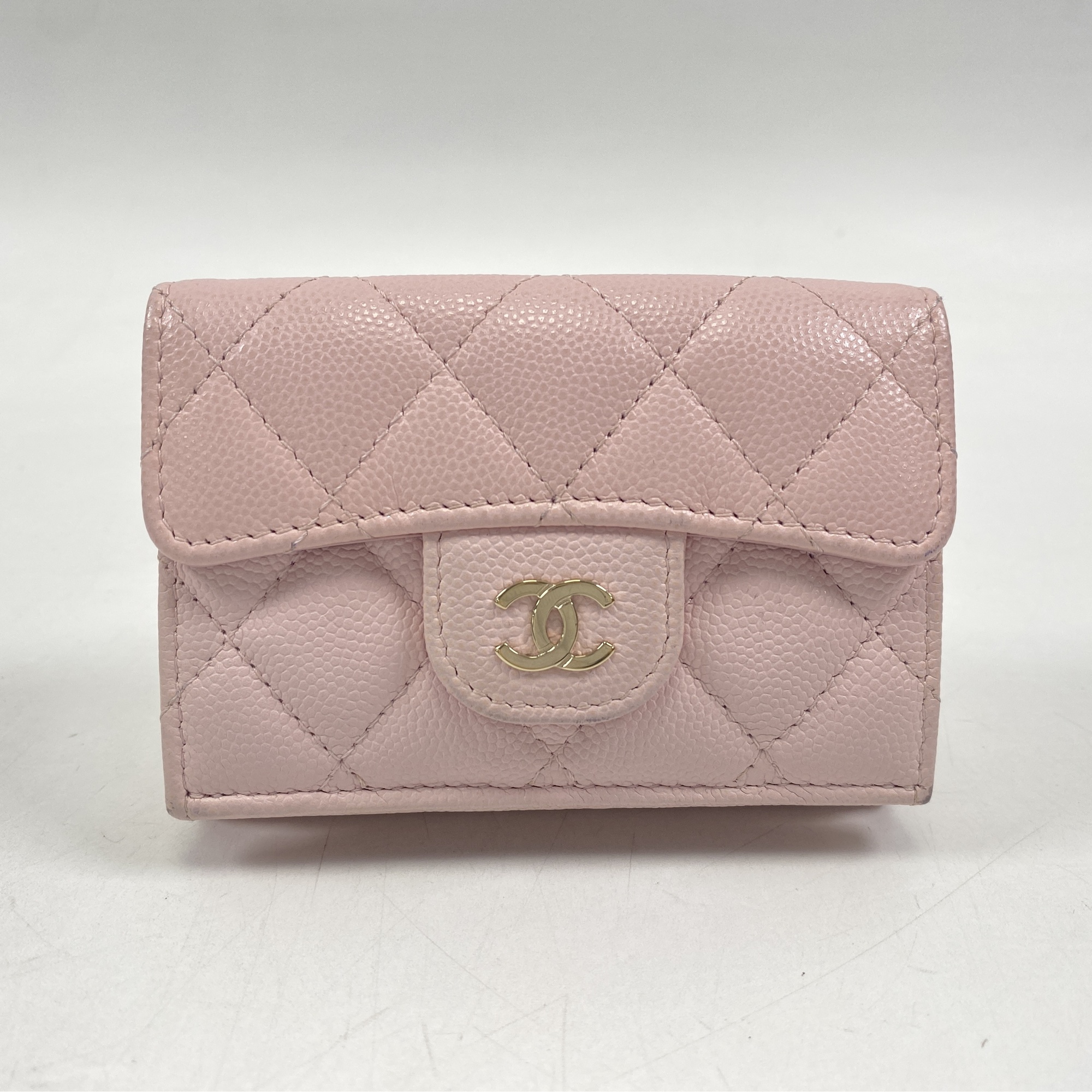 シャネル マトラッセ コンパクトウォレット ピンク キャビアスキン GD金具 Bランク