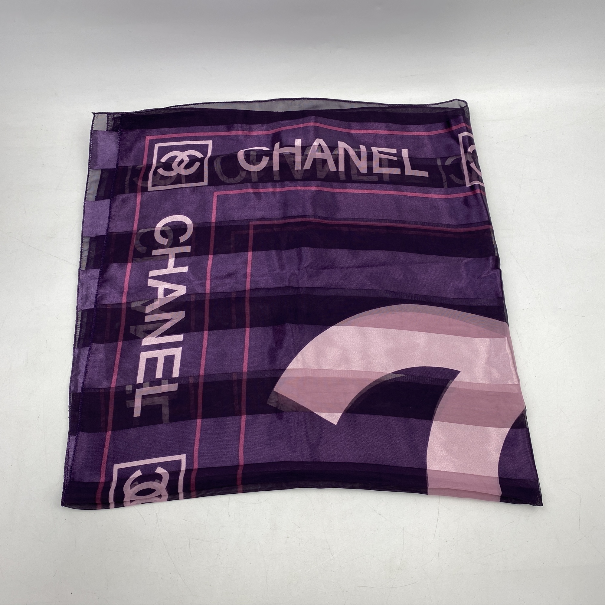美品　CHANEL　シャネル　スカーフ　パープル　ビジュー柄　ココマーク シャネル ココマーク スカーフ パープル系 シルク 買取実績【買取日