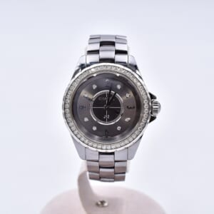 シャネル J12 クロマティック 33ミリ ダイヤベゼル 8PD グレー文字盤 TI×CE/QZ H2565 買取実績【買取日：2026年3月4日】