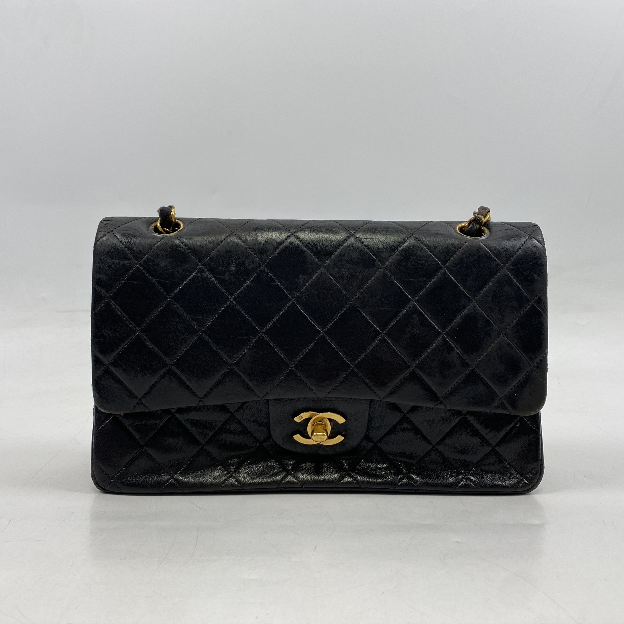 CHANEL マトラッセ 三つ折り財布 ブラック ラムスキン　リカラー CHANEL マトラッセ 三つ折り財布 ブラック ラムスキンリカラー