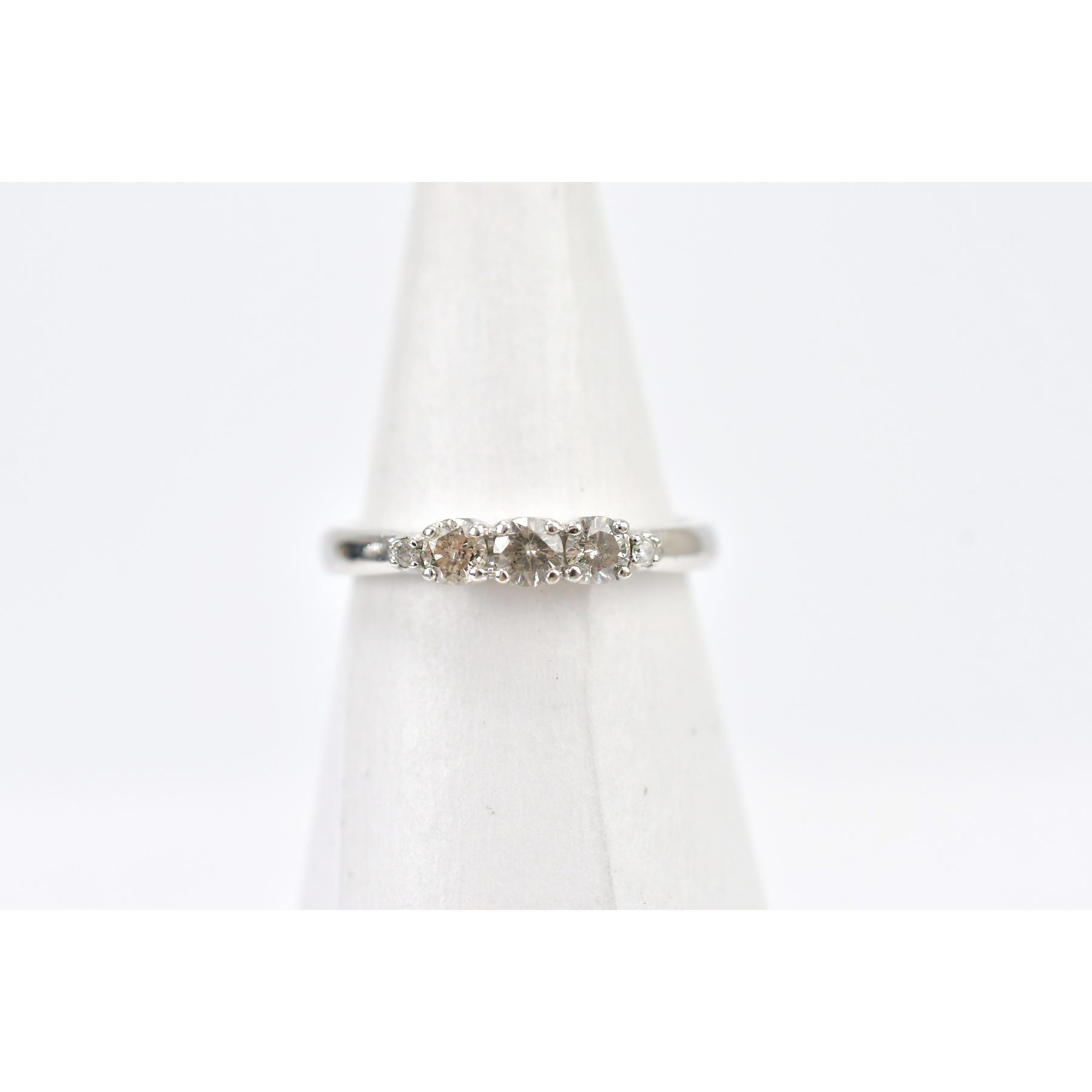 3Pメレダイヤリング K14WG 0.30ct Bランク