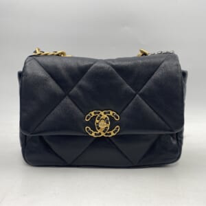 シャネル シャネル19 チェーンショルダーバッグ ミディアム 黒 シャイニーカーフスキン GD×SV金具 プレート AS1160 買取実績【買取日：2026年3月5日】