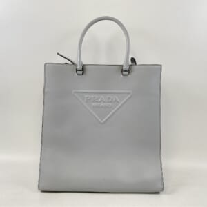 プラダ エンボスロゴ 2WAY ハンドバッグ ショルダー トート バッグ スカイブルー レザー 1BA332
