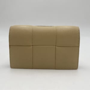 ボッテガヴェネタ マキシイントレチャート クリーム