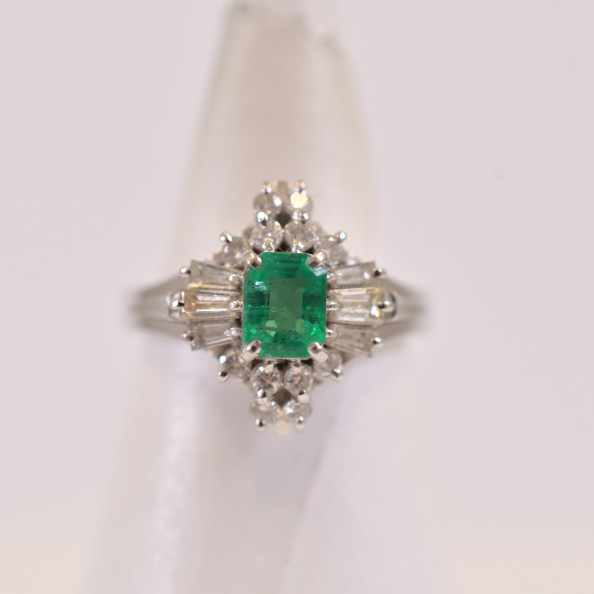 エメラルドダイヤリング Pt900 E0.39ct D0.38ct Bランク