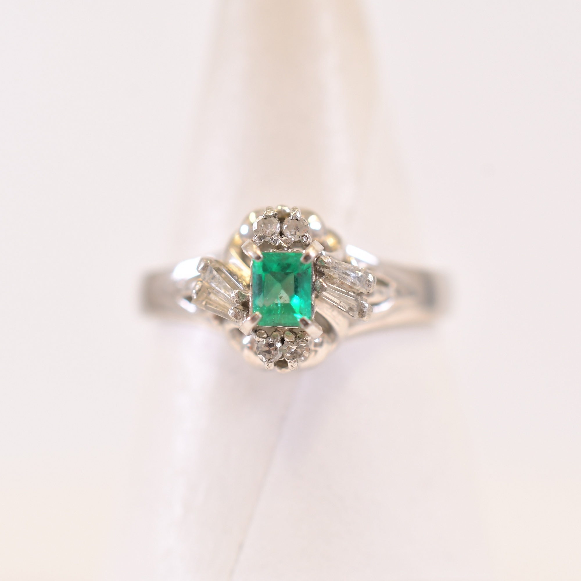 エメラルドリング Pt900 0.2ct Bランク