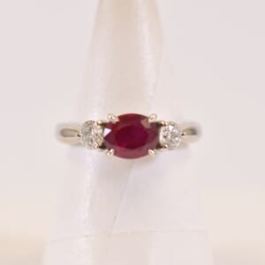 赤石ダイヤリング 主1.55ct 脇0.483ct