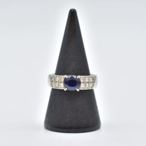 サファイヤリング Pt900 S1.28ct 脇0.42ct