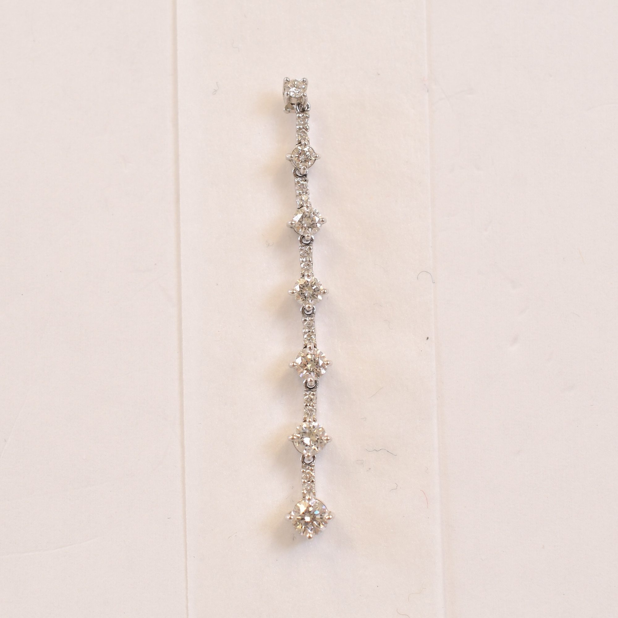 ダイヤアクセ K18WG 0.68ct Bランク