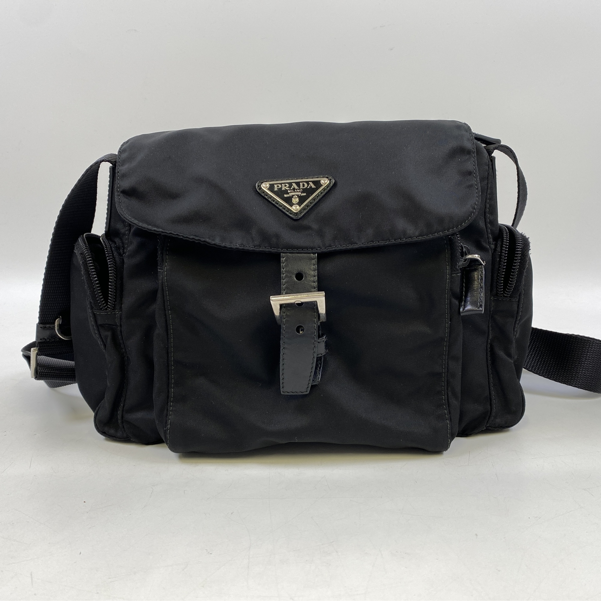 プラダ サイドポケット ショルダーバッグ 黒 ナイロン BT0501 買取実績 