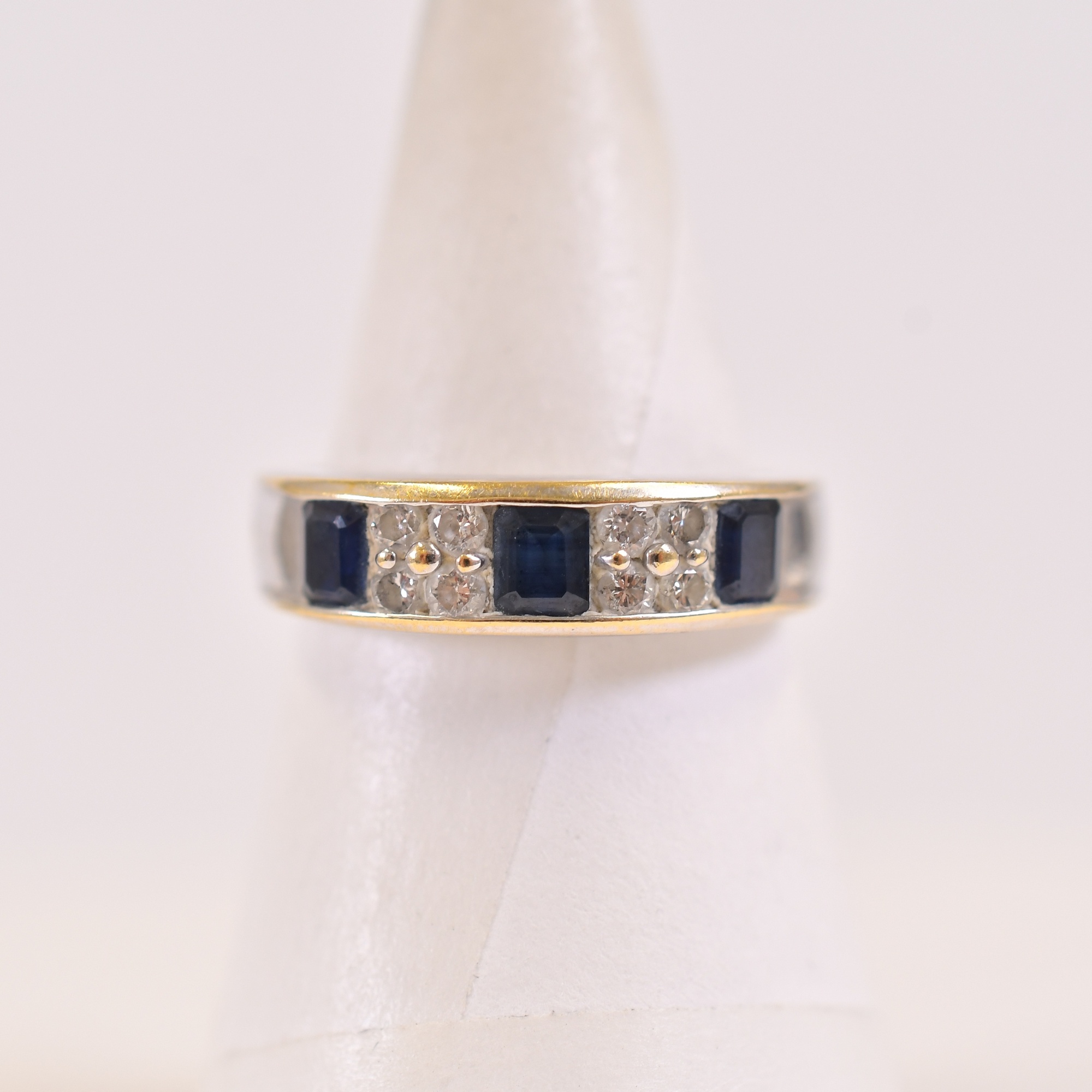 サファイアリング K18WG 0.69ct 0.24ct Bランク
