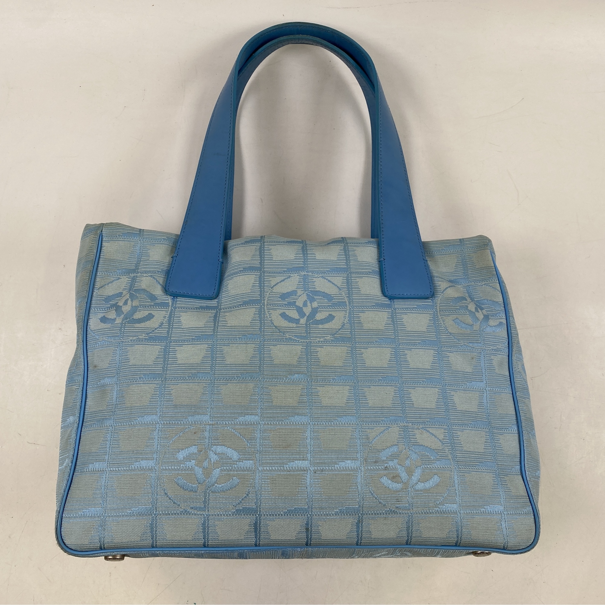 シャネル ニュートラベルライン トートMM 水色 レザー×ナイロン 