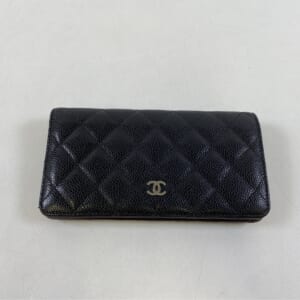 シャネル マトラッセ 二つ折り長財布 黒 キャビアスキン SV金具