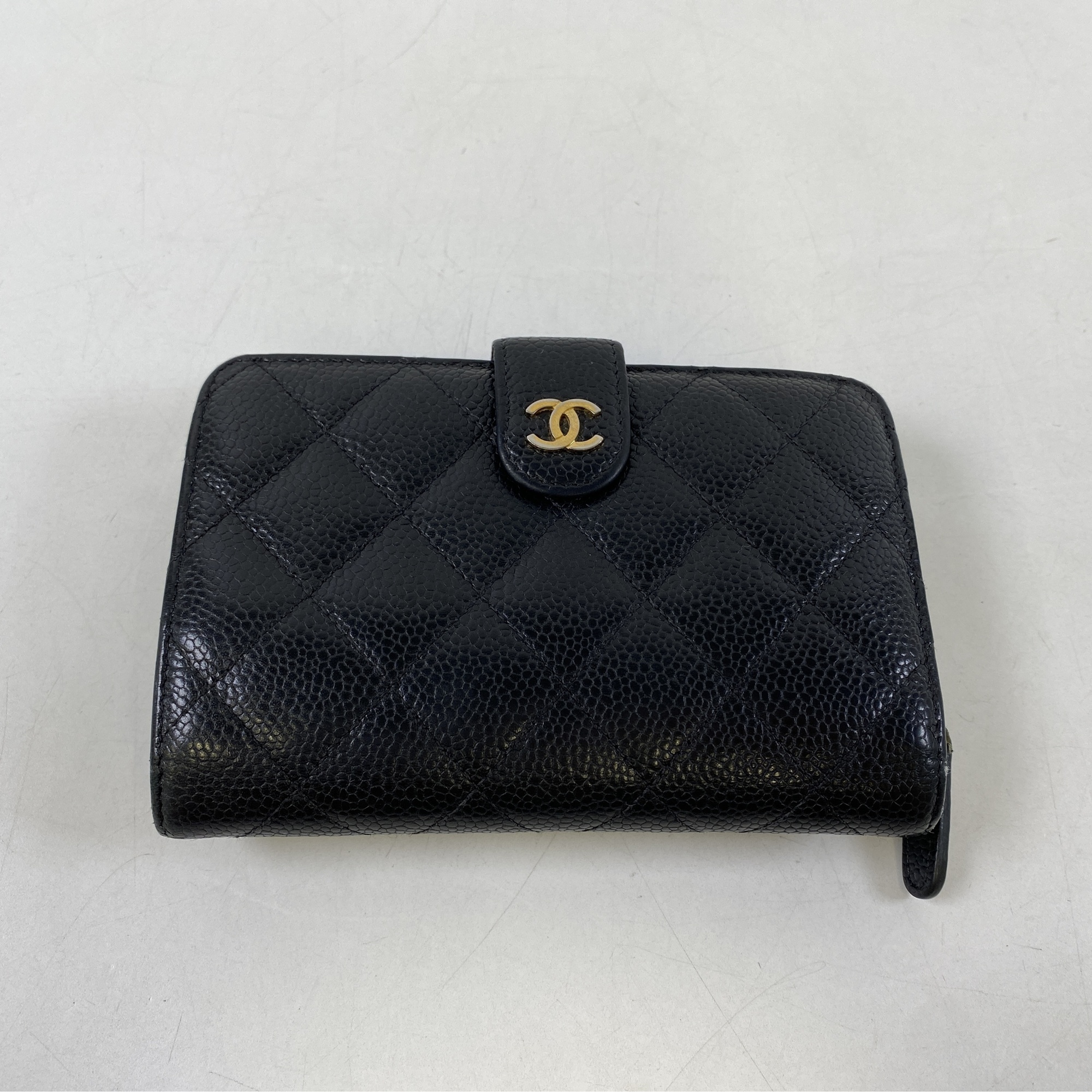 シャネル 折り畳み財布 黒 キャビアスキン GD金具 Bランク