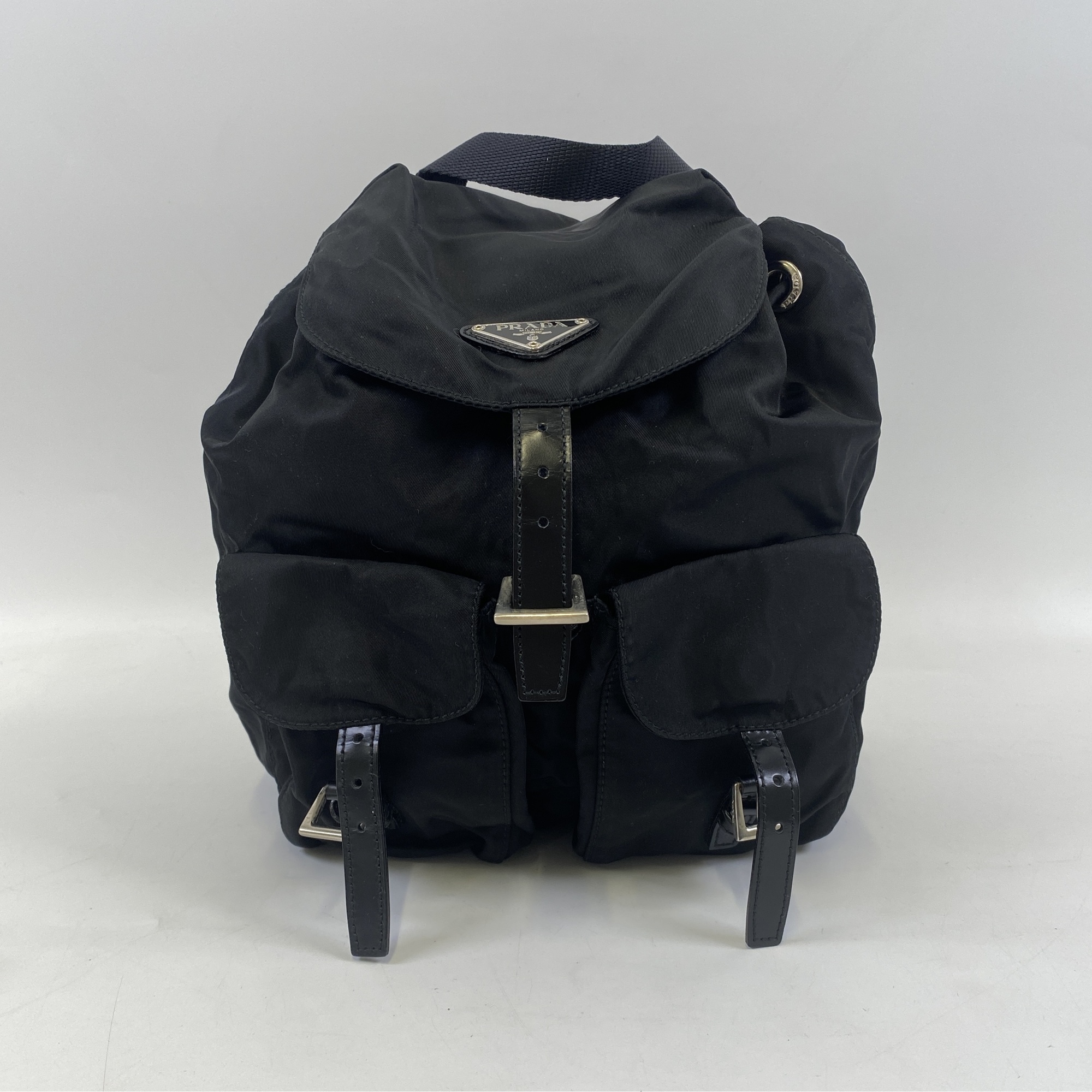 極美品PRADA プラダ ミニリュック テスートナイロン 黒　B6677F プラダ リュックサック 黒 テスート B6677F 買取実績【買取日：2026年5