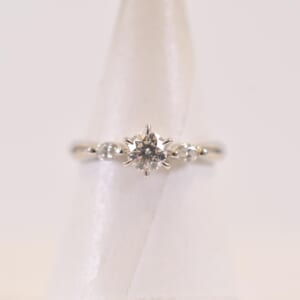 タサキ タサキ ダイヤリング Pt950 0.315ct 0.15ct 3.1