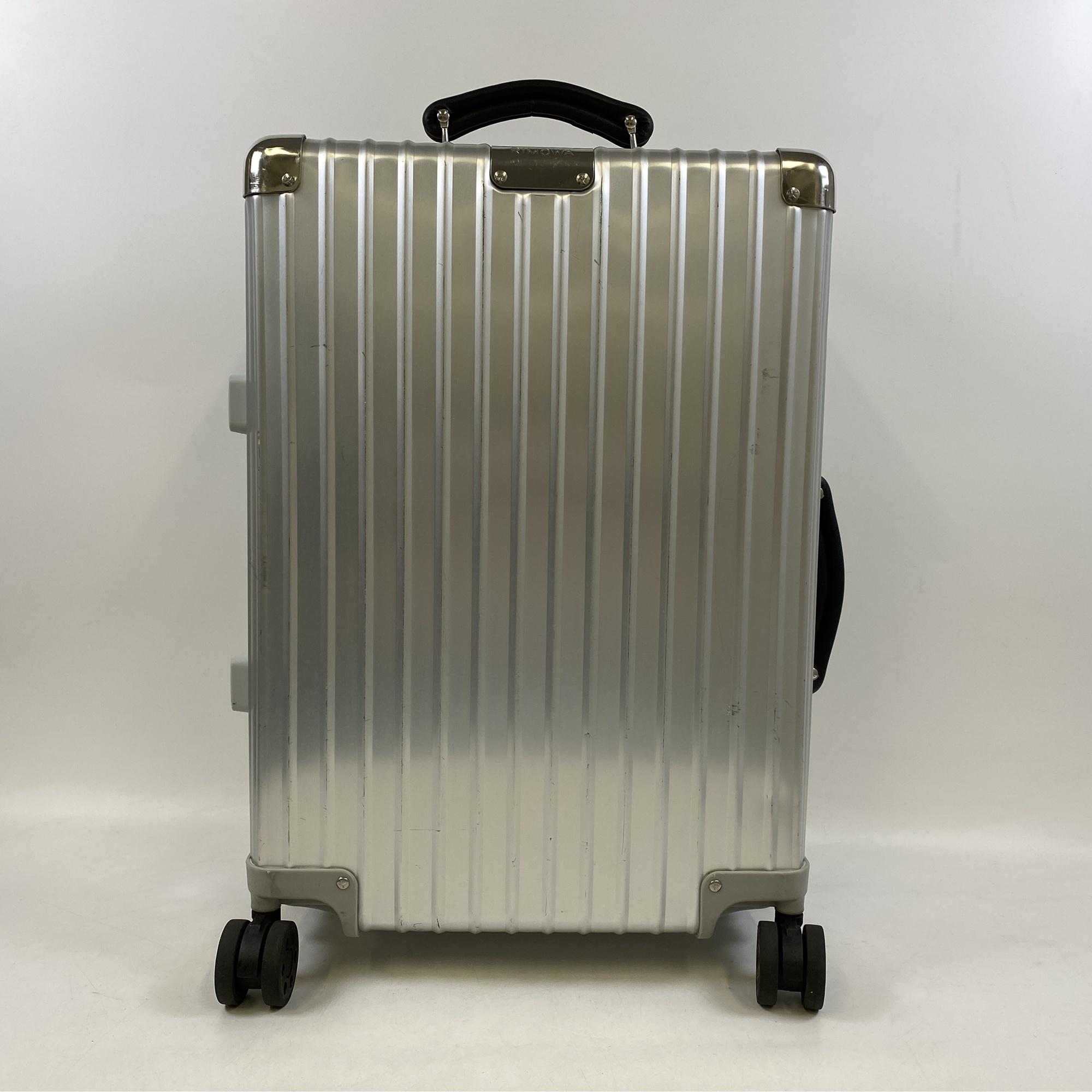 リモワ クラシックフライト キャビン 36L シルバー 4輪 973.63.00.400
