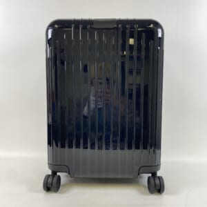 リモワ エッセンシャル ライト スーツケース 黒 37L 4輪 823.52