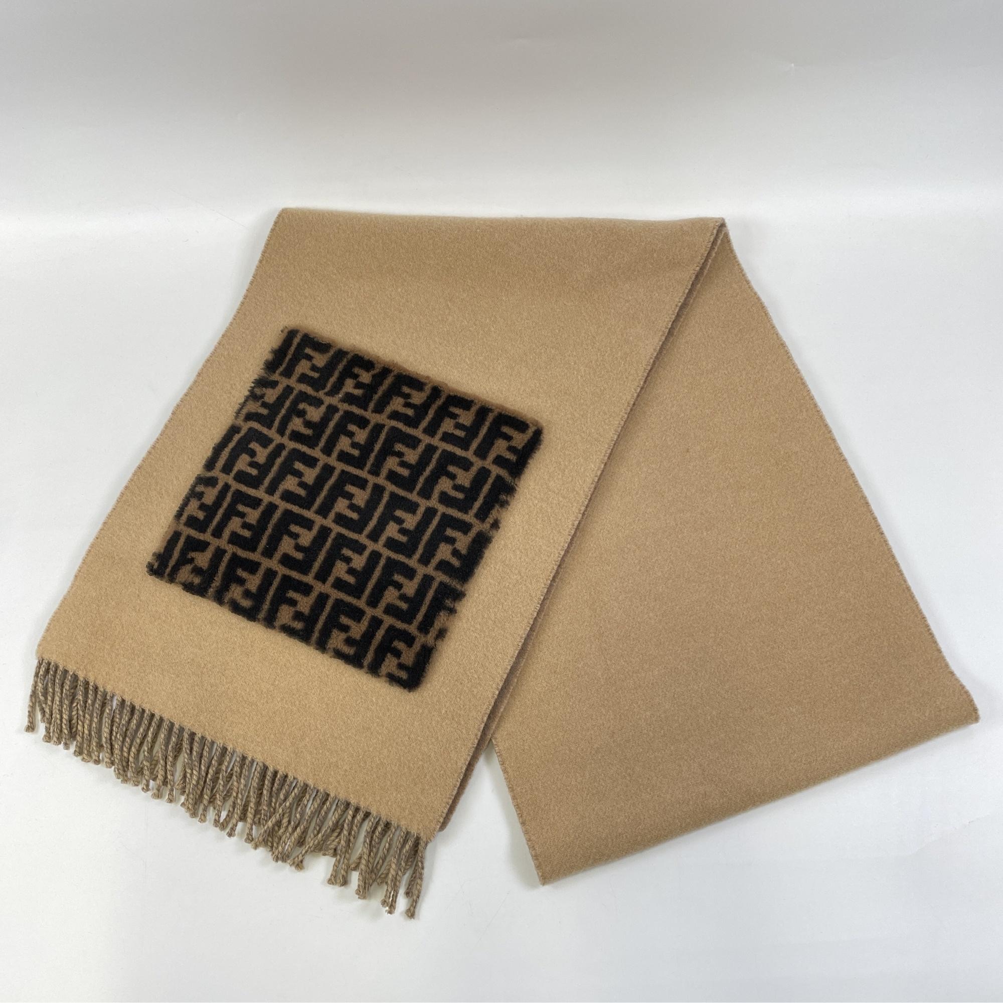 FENDI ズッカ柄マフラー ベージュ ブラック⭐︎美品 フェンディ □ズッカ柄 マフラー ベージュ×ブラウン カシミヤ混 FXT276
