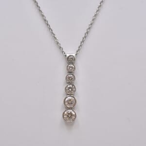 ティファニー ジャズグラジュエイテッド ドロップネックレス Pt950