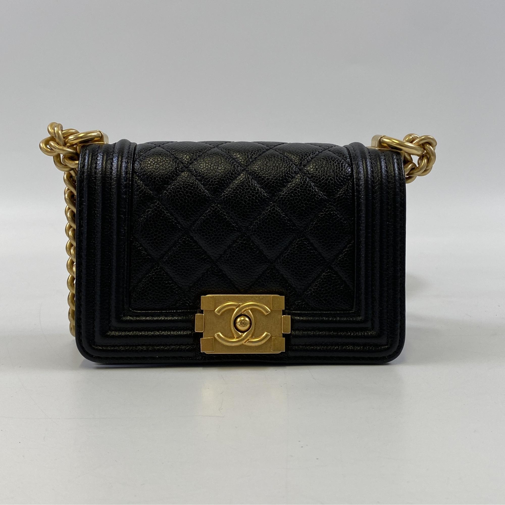CHANEL キャビアスキン・ゴールド金具・ミニポーチ・承認シールあり シャネル ミニボーイシャネル チェーンショルダーポーチ 黒 キャビア