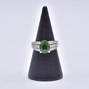 緑色石メレダイヤリング pt900 2.41ct 0.11ct