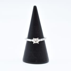 グラフ プロミス ダイヤリング プリンセスカット Pt950 0.35ct J/VVS2/VG/N GIA：6214493033