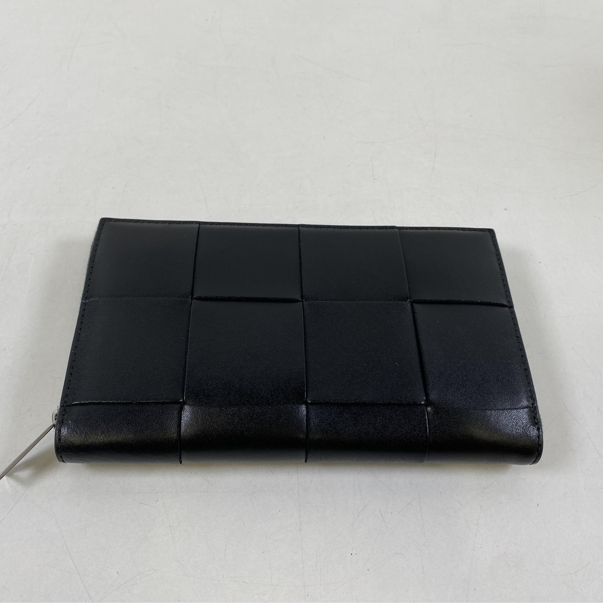 ボッテガヴェネタ マキシ イントレチャート ラウンドファスナー レザー