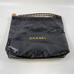シャネル シャネル22 スモール チェーンショルダーバッグ ブラック シャイニーカーフ GD金具