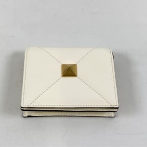 ヴァレンティノ ローマンスタッズ カラヴァーニ 2つ折り財布 ホワイト レザー GD金具