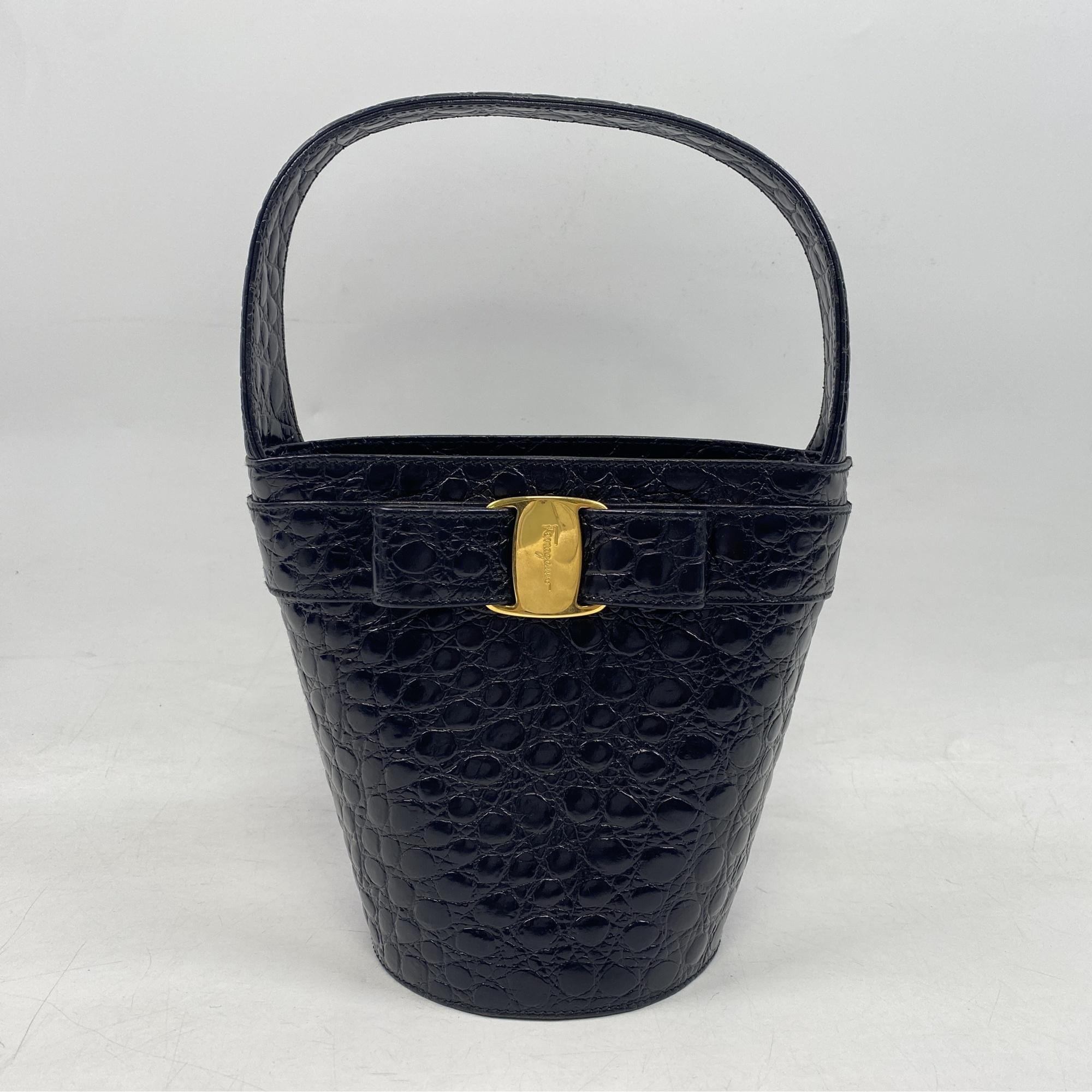美品】フェラガモ ヴァラリボン ハンドバッグ 金具 レザー ⭐️美品 