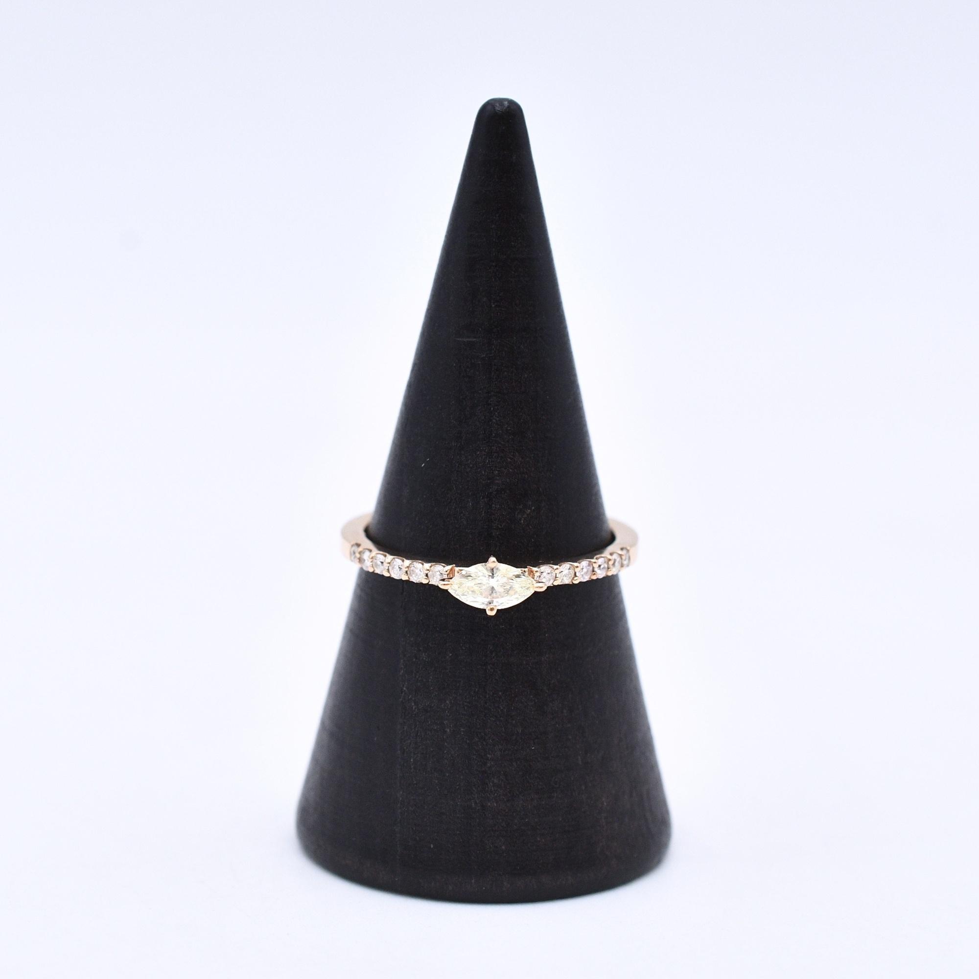 マーキスカットトップメレダイヤリング 750PG 0.30ct Bランク