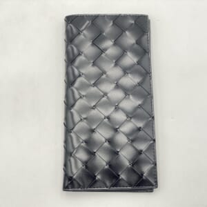 ボッテガヴェネタ マキシイントレチャート 二つ折り財布 黒 レザー GD