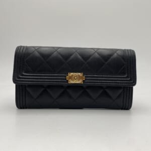 シャネル ボーイシャネル 二つ折り長財布 黒 ラムスキン GD金具