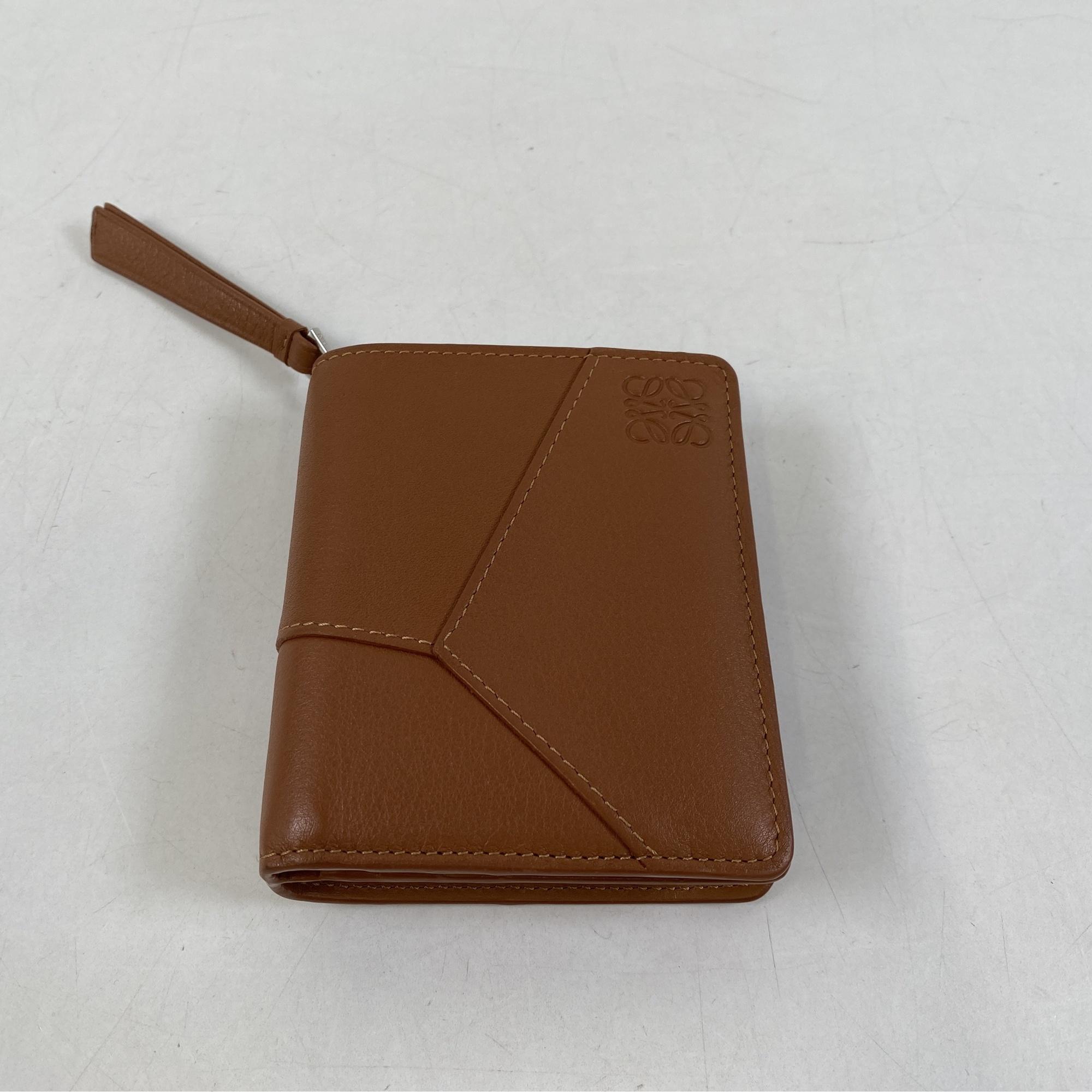 美品　ロエベ　パズル　エッジ　コンパクト　ジップウォレット　レザー　ブラウン ロエベ パズルジップ コンパクトウォレット タン レザー C510Z41X12