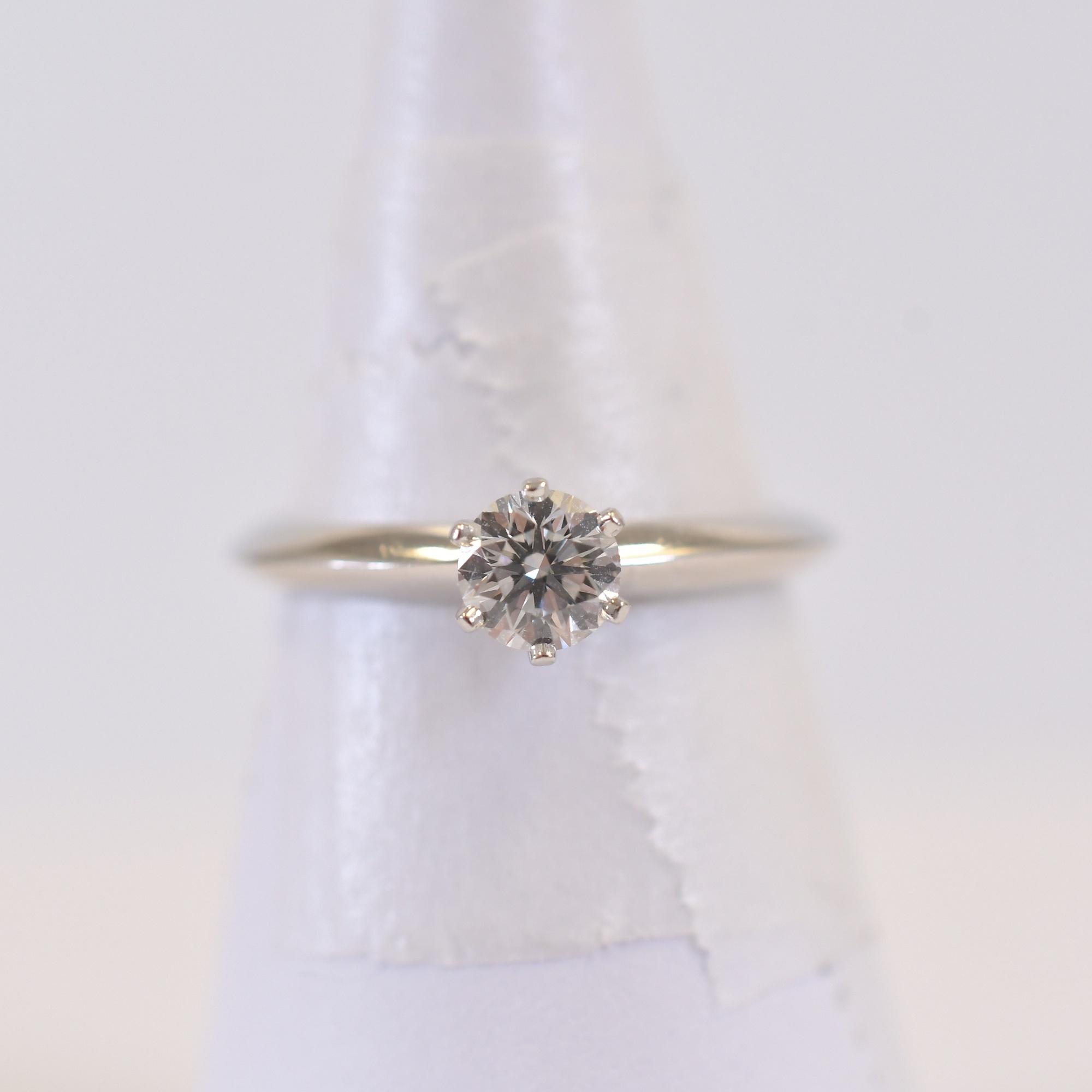 ティファニー ソリティア ダイヤリング Pt950 0.39ct Bランク