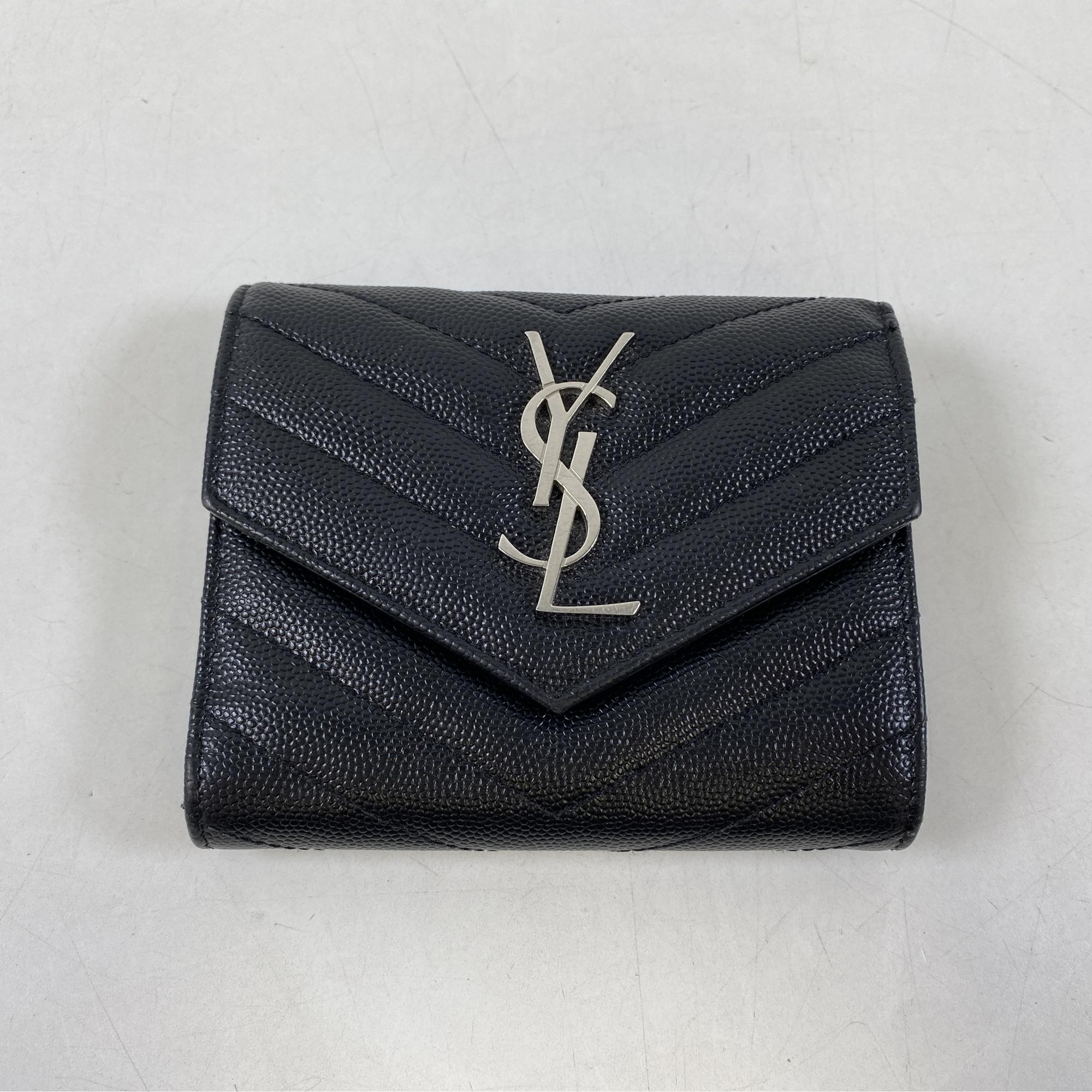 【最高級美品】サンローラン キャビアスキン フラップ 三つ折り財布 黒 ブラック サンローラン 三つ折り財布 黒 キャビアスキン 403948 買取実績【買取