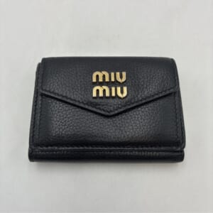 ミュウミュウ ロゴ エンベロープ 三つ折り財布 レザー 黒