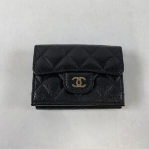 シャネル ココマーク スモールフラップウォレット 3つ折り財布 黒 キャビアスキン GD金具 AP0230
